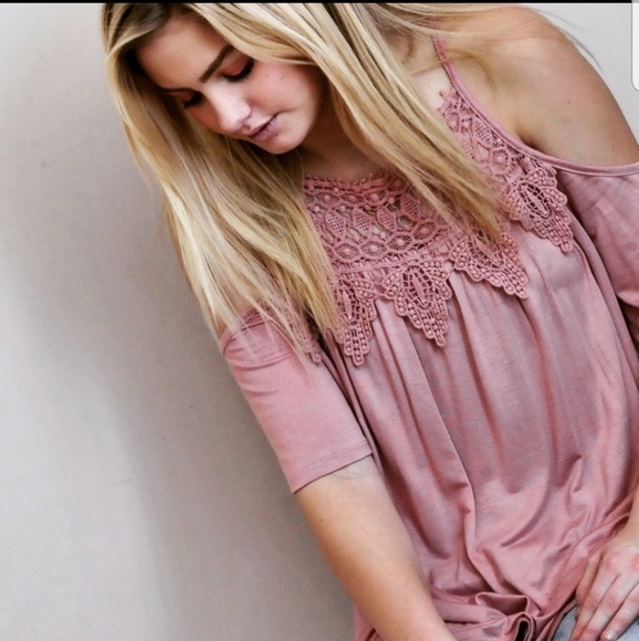 Threadzwear Tops - LAST 1! (XL) Crochet trim cold shoulder top